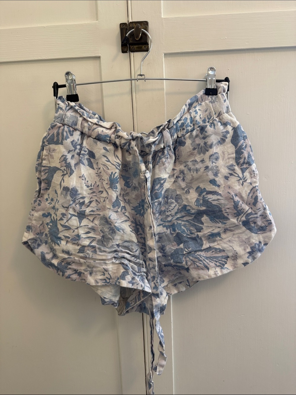 Blue Floral Drawstring Women’s Linen Blend Shorts